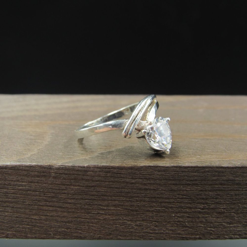 Size 6 Sterling Silver Simple Clear CZ Heart Love Band Ring Vintage - Picture 2 of 8
